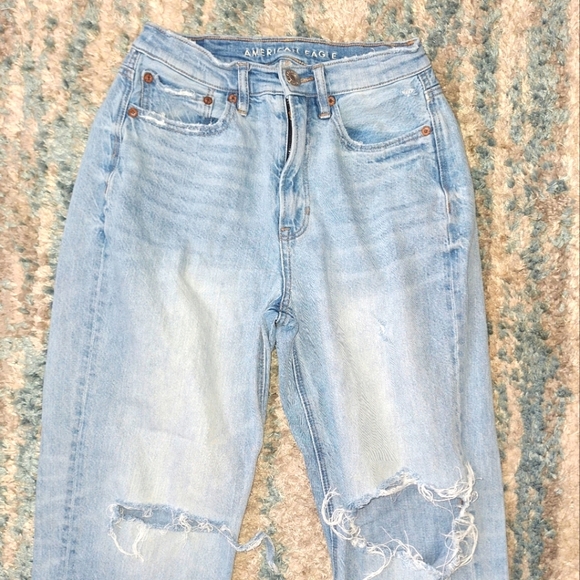 American Eagle Ripped Blue Jeans sz 2 Short - Picture 1 of 10